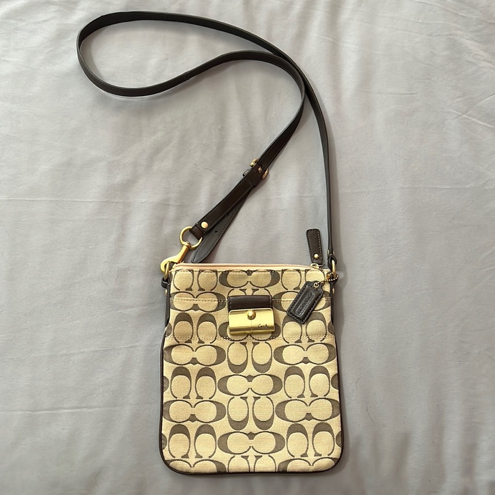 Signature canvas Coach crossbody